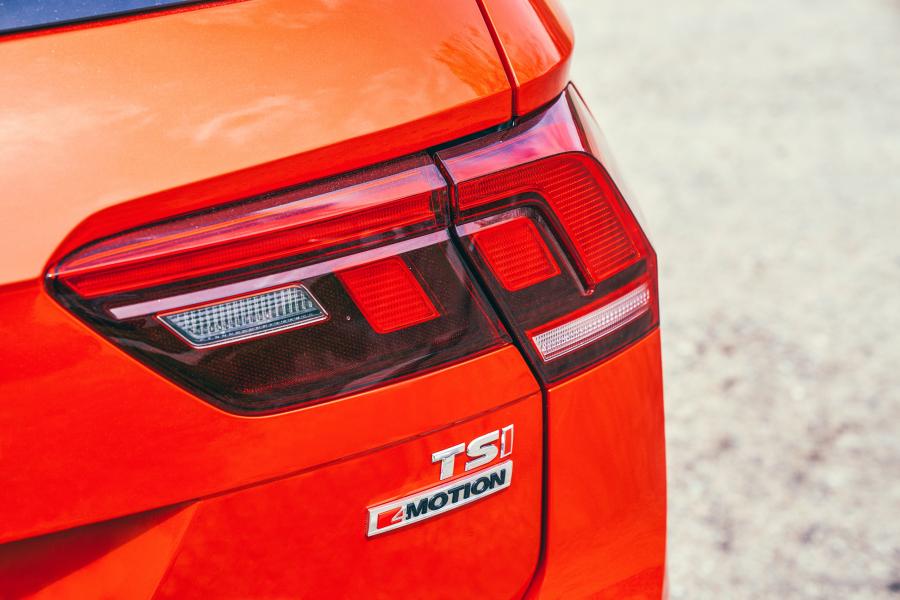 Детали экстерьера Volkswagen Tiguan SEL 2017 года  (NA) (фото 14 из 40)